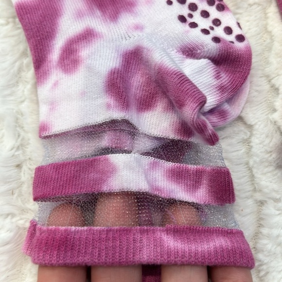 Calia 4 pairs of studio socks with grip tie-dye pink and gray new w tags medium - Picture 6 of 7